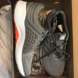 Men’s Adidas cloudform running shoe-never worn